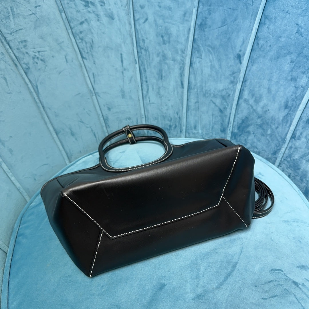 VALORA™ Classic Tote Black